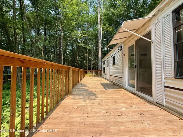 863 Bald Eagle DR, Covington Twp, PA 18424