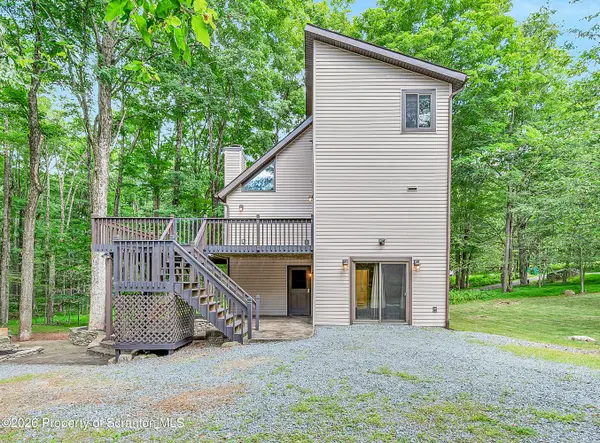 143 Buck HL, Greentown, PA 18426
