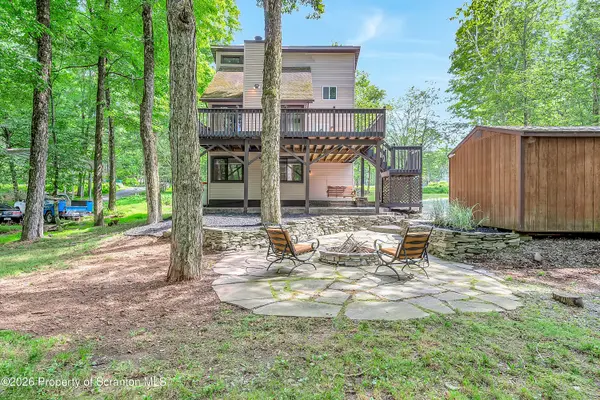 143 Buck HL, Greentown, PA 18426