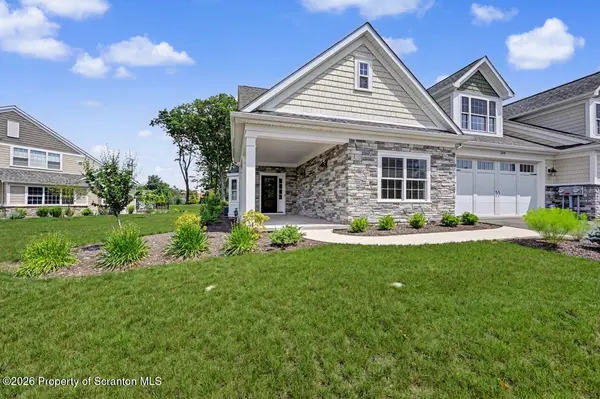 208 Oak Hill CIR, South Abington Twp, PA 18411