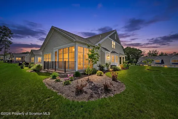 208 Oak Hill CIR, South Abington Twp, PA 18411