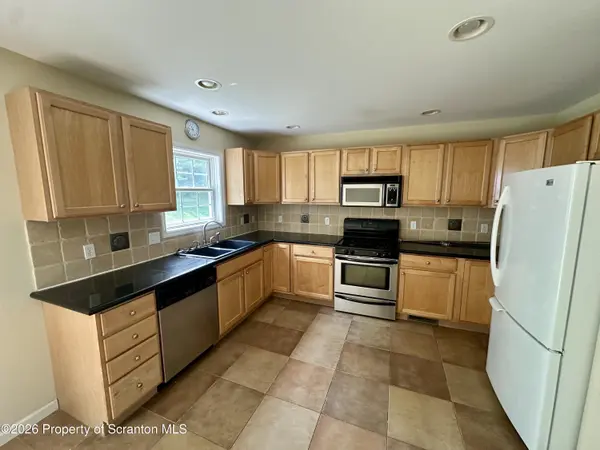 111 Parkland DR #BLDG 27, Clarks Summit, PA 18411