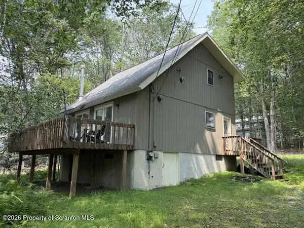 62 Locust LN, Clifton Twp, PA 18424