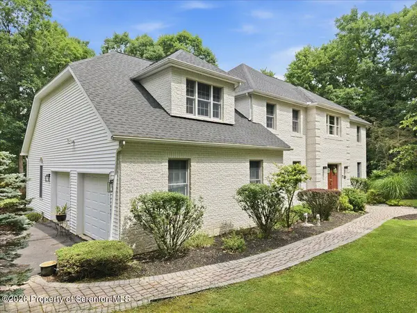 498 Twinbrook RD, Wilkes-barre, PA 18702