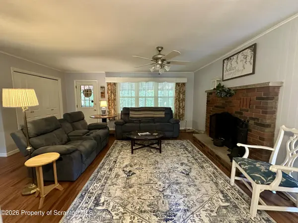 1352 Fountain DR, Newfoundland, PA 18445