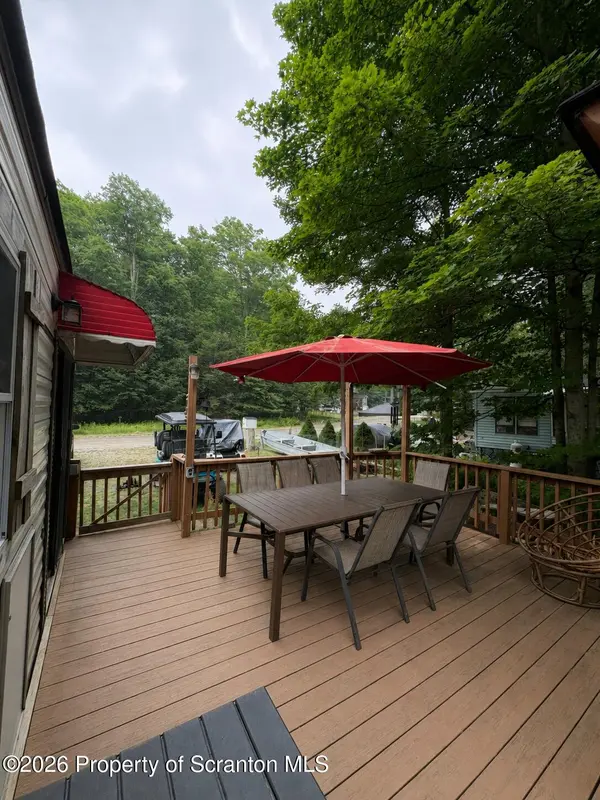 52 Adventure AVE, Covington Twp, PA 18424