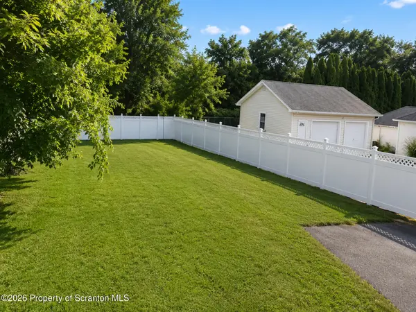 2020 Green Ridge ST, Dunmore, PA 18512