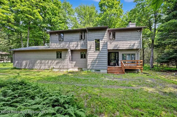 82 Delbert DR, Gouldsboro, PA 18424