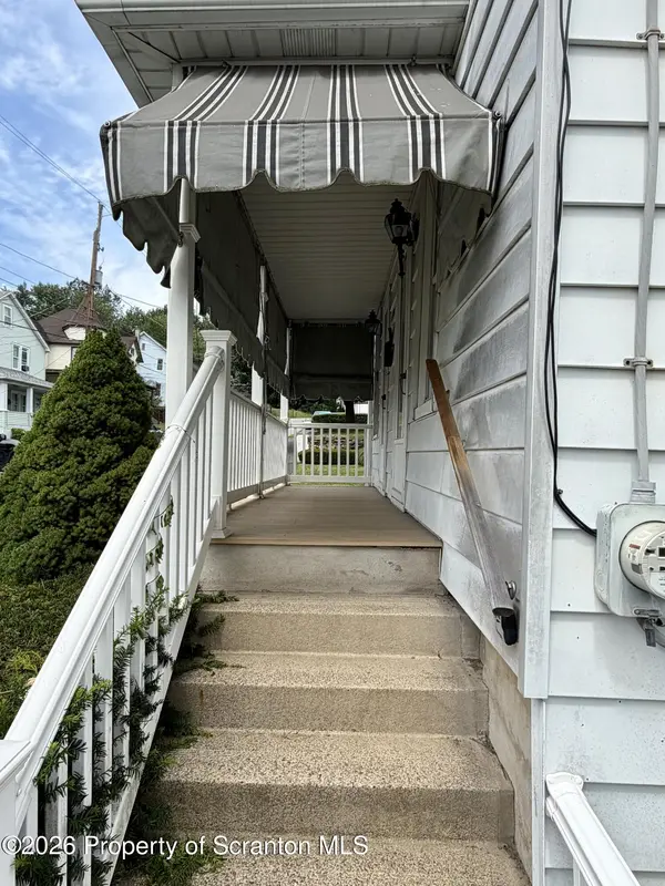110 School ST, Carbondale Twp, PA 18407