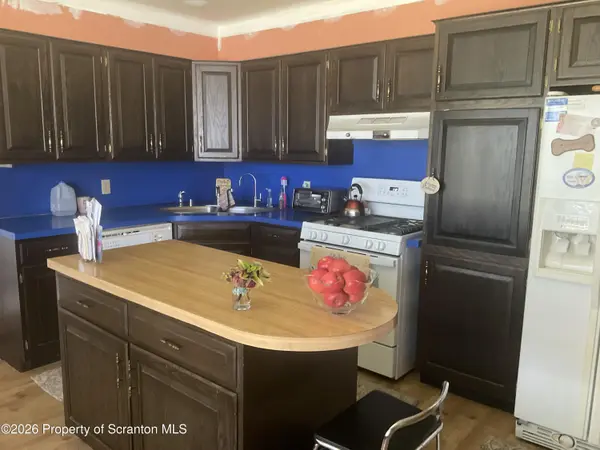 28 Southside LN, Scott Twp, PA 18414