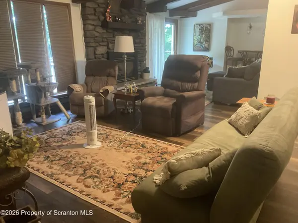28 Southside LN, Scott Twp, PA 18414