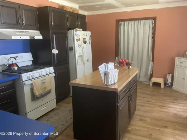 28 Southside LN, Scott Twp, PA 18414