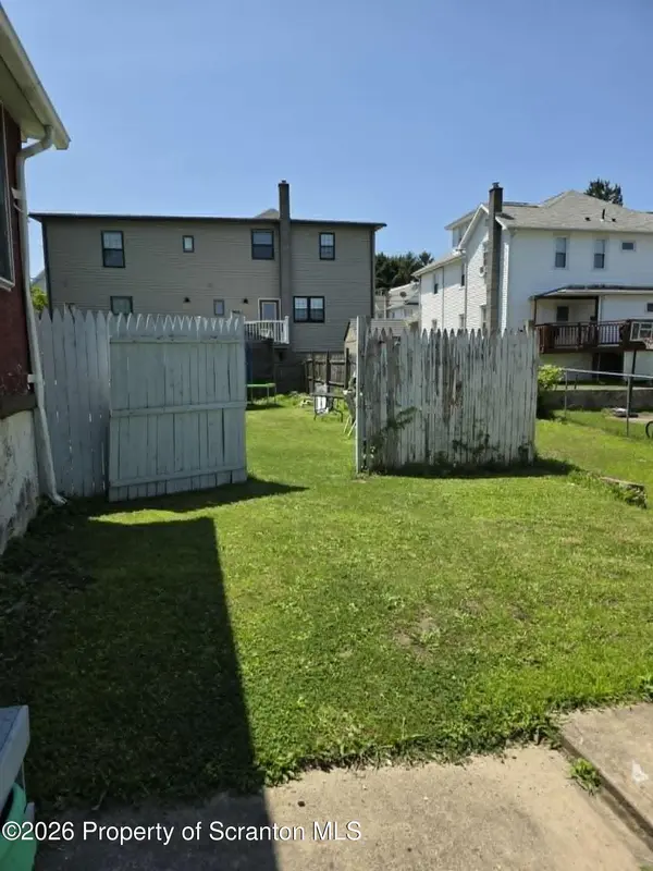 37 Sand ST, Pittston, PA 18640