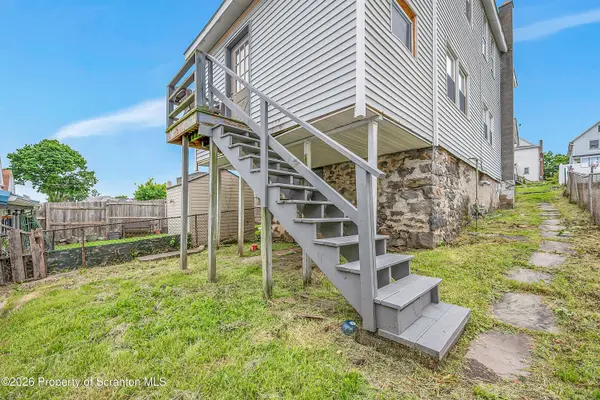 322 Weston LN, Wilkes-barre, PA 18702