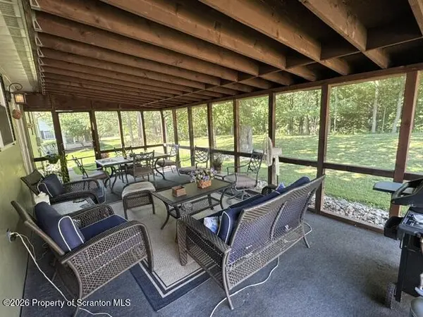 46 White Birch RD, Dalton, PA 18414