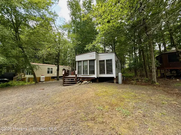 300 Shetland TRL, Covington Twp, PA 18424