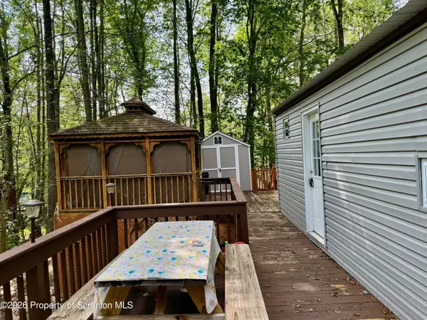 122 Nature DR, Covington Twp, PA 18424