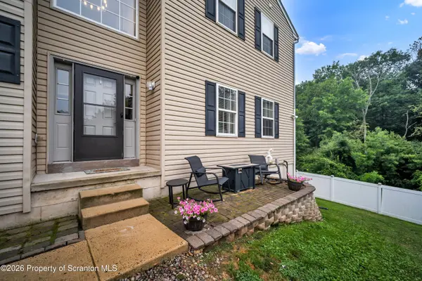 226 Clarkdale LN, Gilbertsville, PA 19525