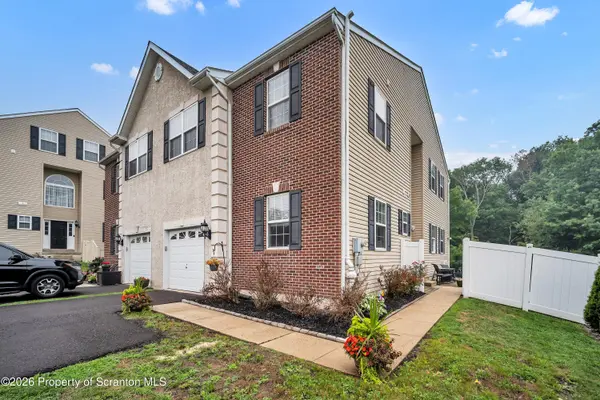 226 Clarkdale LN, Gilbertsville, PA 19525