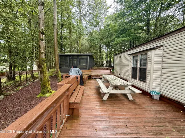 611 Hummingbird DR, Covington Twp, PA 18424