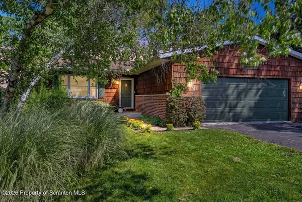 136 Edgewood DR, Clarks Summit, PA 18411