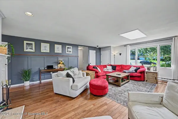 136 Edgewood DR, Clarks Summit, PA 18411