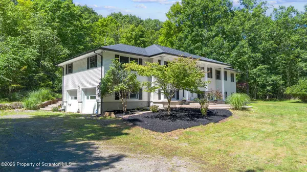 155 Valley View DR, Factoryville, PA 18419