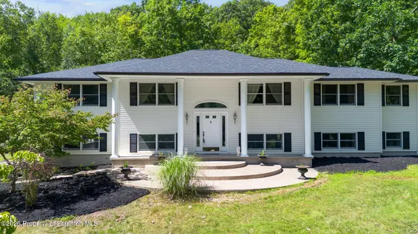 155 Valley View DR, Factoryville, PA 18419