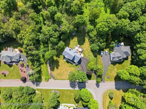 26 PINEWOOD DR, Covington Twp, PA 18424
