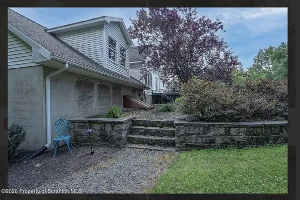 83 Center ST, Covington Twp, PA 18424
