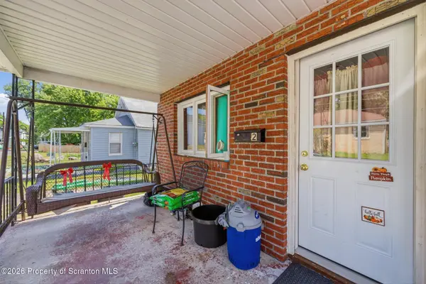 2 Rowlands LN, Wyoming, PA 18644