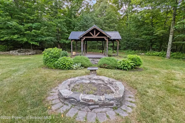 1225 Becks Crossing RD, Madison Twp, PA 18444