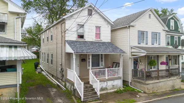 68 Lloyds LN, Wilkes-barre, PA 18702