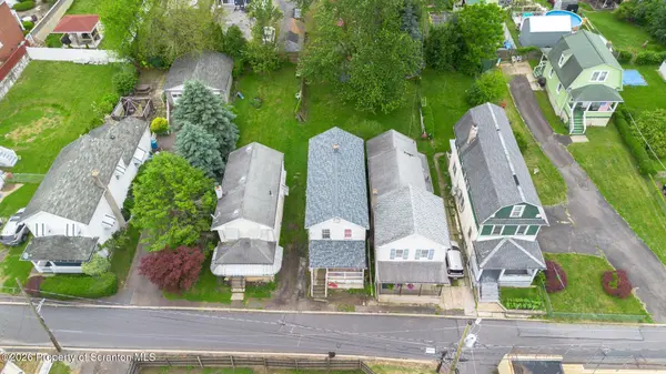 68 Lloyds LN, Wilkes-barre, PA 18702