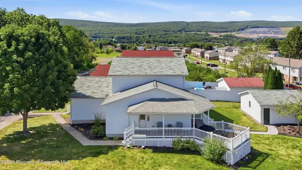 531 Hillcrest DR, Old Forge, PA 18518