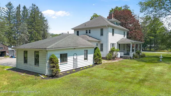 40 3rd ST, Gouldsboro, PA 18424