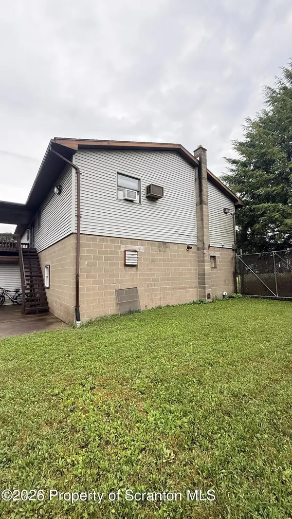 559 Penn AVE, Mayfield, PA 18433
