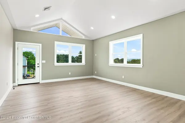 1270 Franklin ST, Old Forge, PA 18518