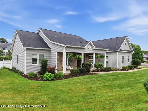 146 W Acorn Hill DR, Olyphant, PA 18447
