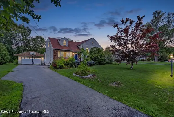 109 Larkspur RD, Roaring Brook Twp, PA 18444