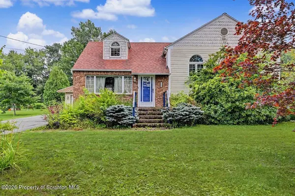 109 Larkspur RD, Roaring Brook Twp, PA 18444