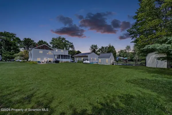 109 Larkspur RD, Roaring Brook Twp, PA 18444