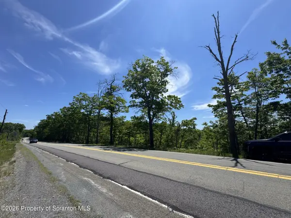 Mt Cobb RD, Roaring Brook Twp, PA 18444