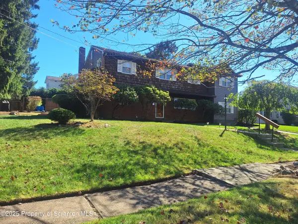 13 Park LN, Mountaintop, PA 18707