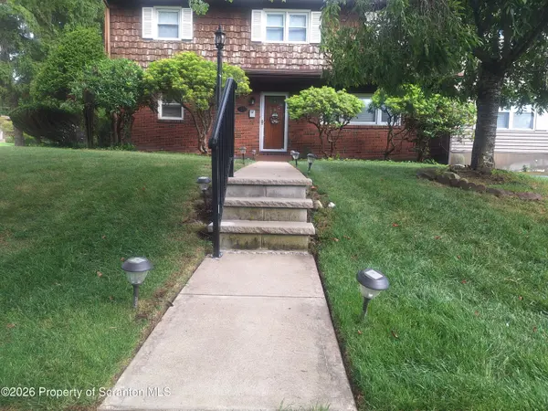 13 Park LN, Mountaintop, PA 18707