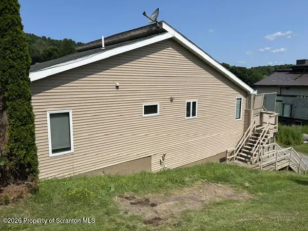 126 Evergreen LN, Factoryville, PA 18419