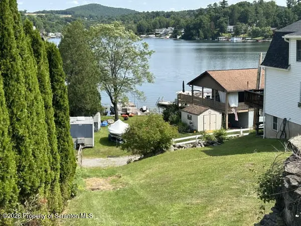 126 Evergreen LN, Factoryville, PA 18419