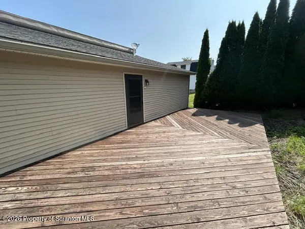 126 Evergreen LN, Factoryville, PA 18419