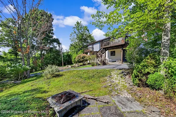 25 Lake View DR, Tunkhannock, PA 18657