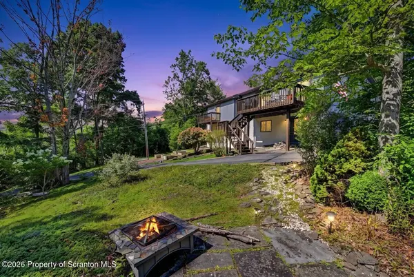 25 Lake View DR, Tunkhannock, PA 18657